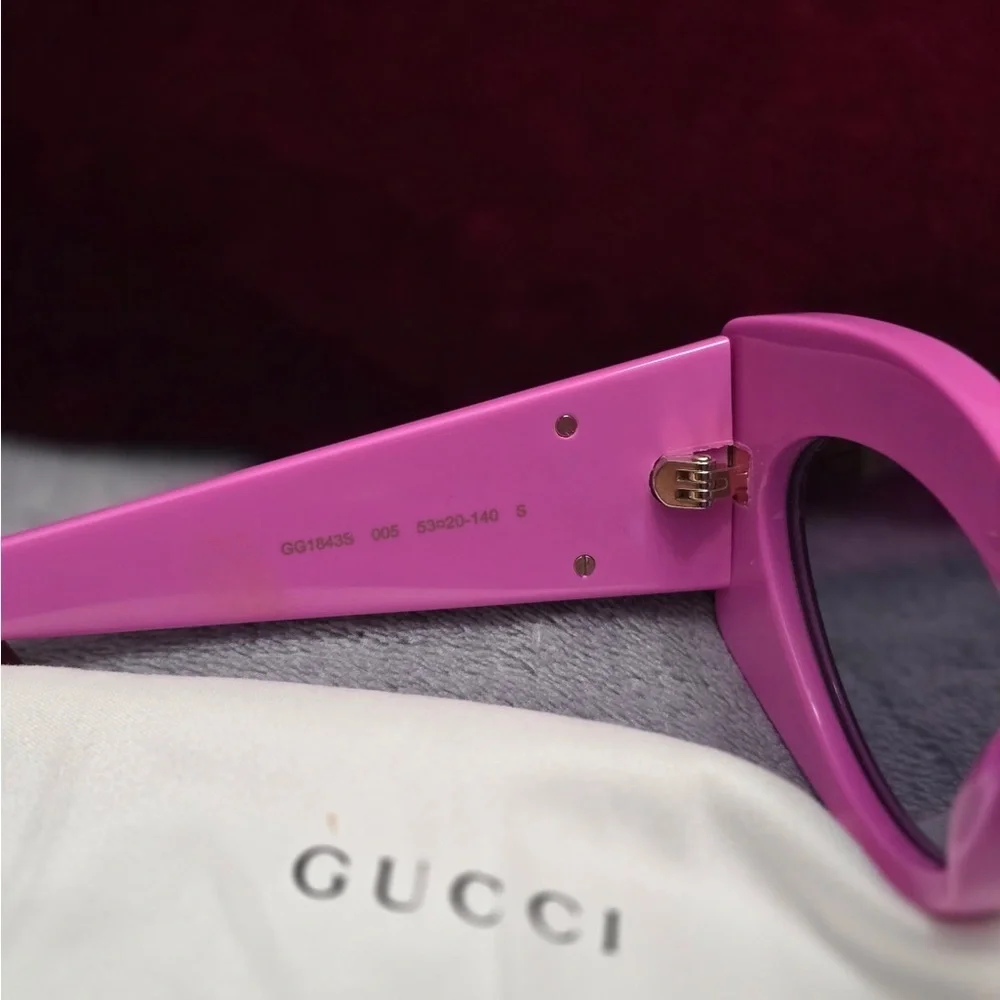 Gucci Cat-Eye Women’s Sunglasses-Black and Fuchsia New in Box